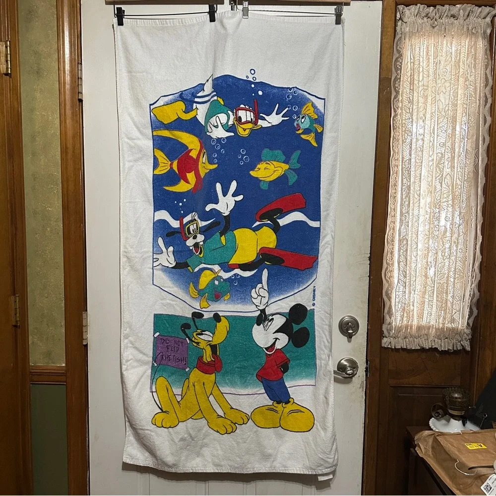 Vintage 90s Disney Mickey Mouse‎ Donald Duck Goofy Pluto Aquarium Beach Towel